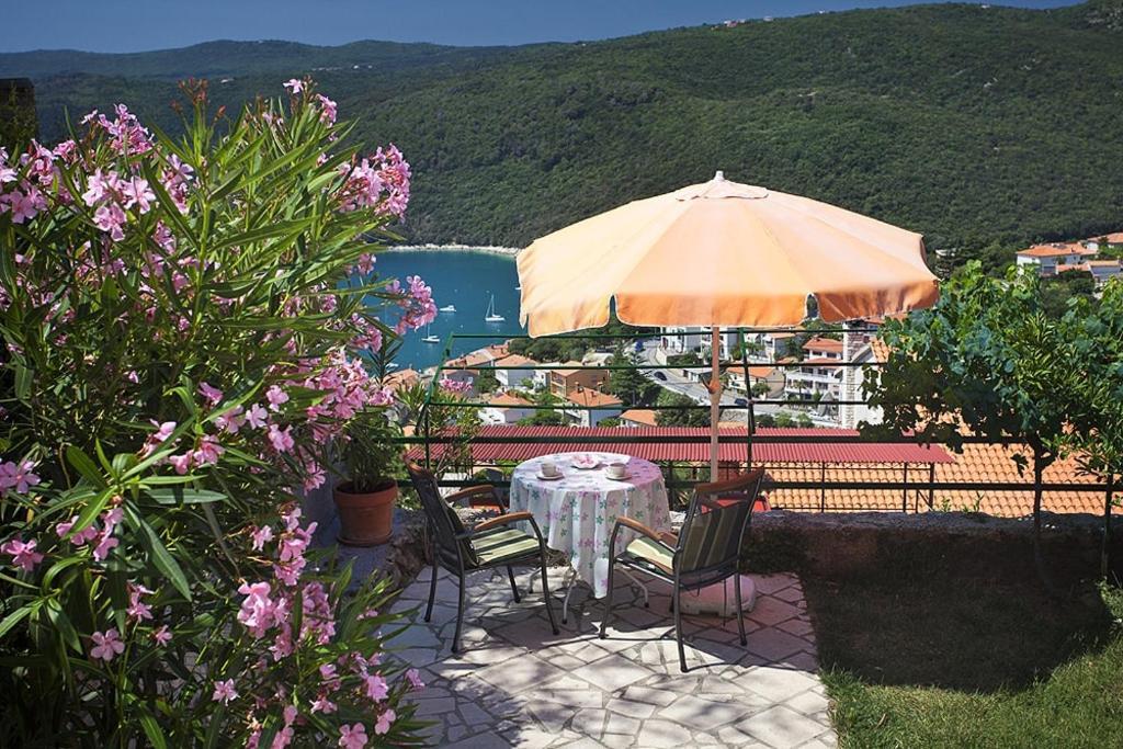 Apartments With A Parking Space Rabac, Labin - 7622 ภายนอก รูปภาพ